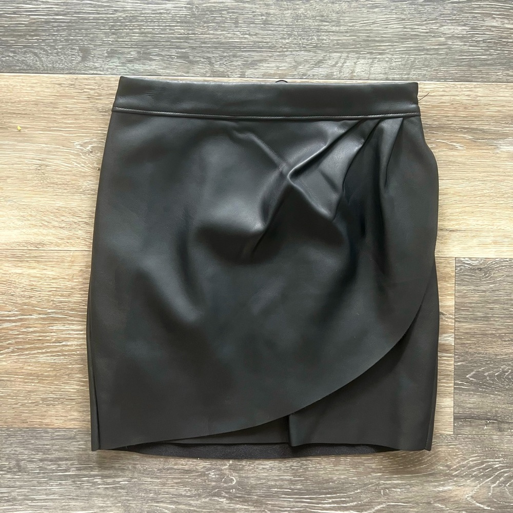 NWT Faux leather skirt